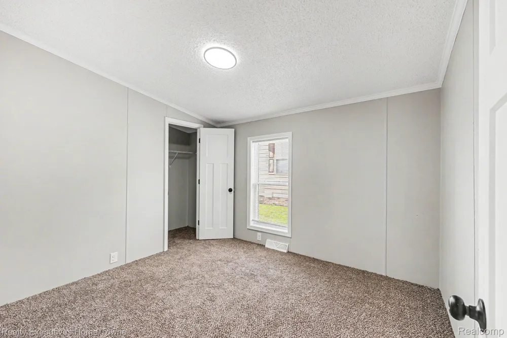 59587 Susan Ln N. New Haven Village, MI 48048