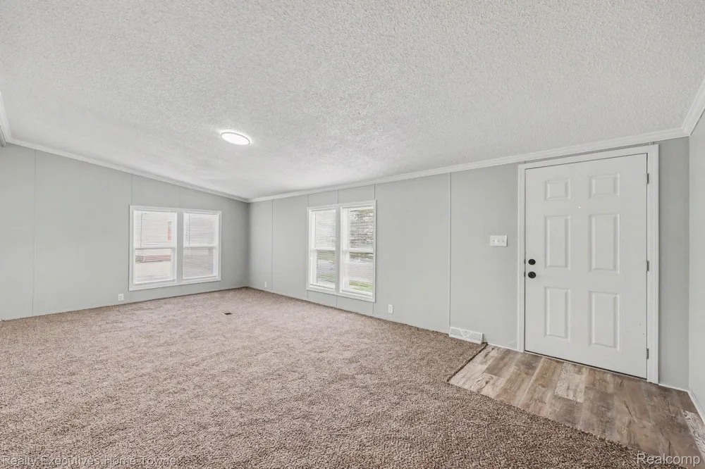 59587 Susan Ln N. New Haven Village, MI 48048