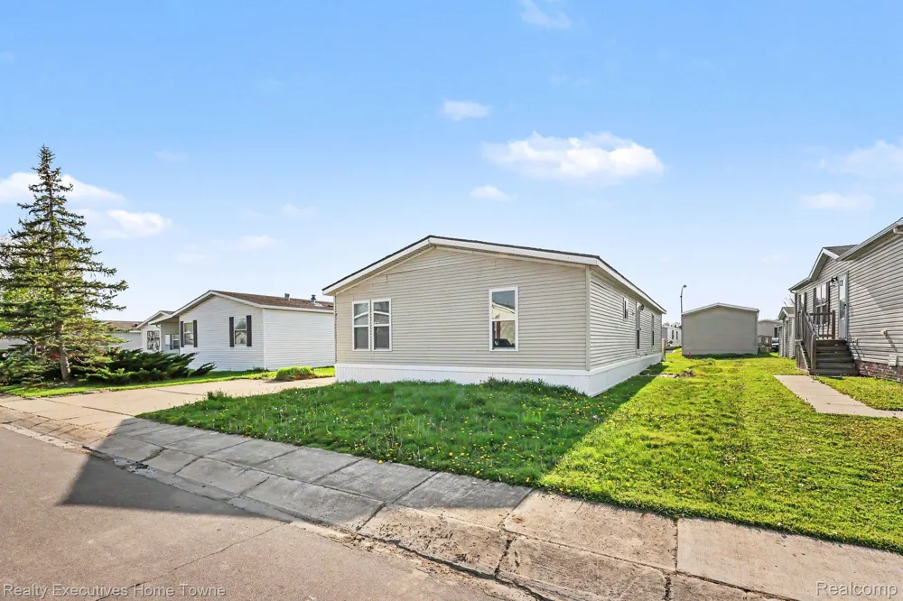 59587 Susan Ln N. New Haven Village, MI 48048