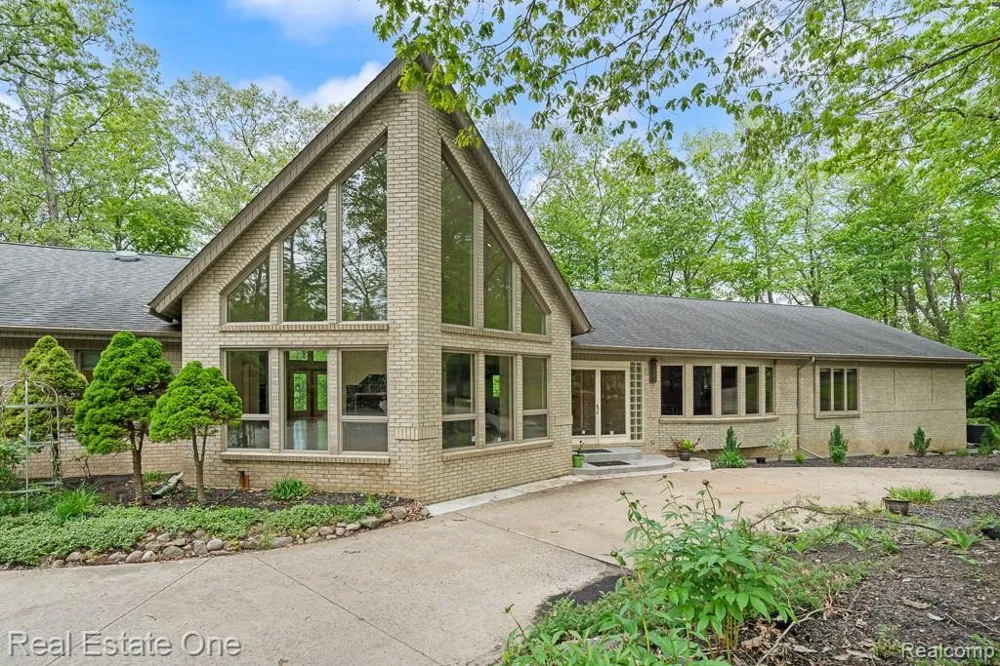 2670 Spring Grove Drive Genoa Township, MI 48114