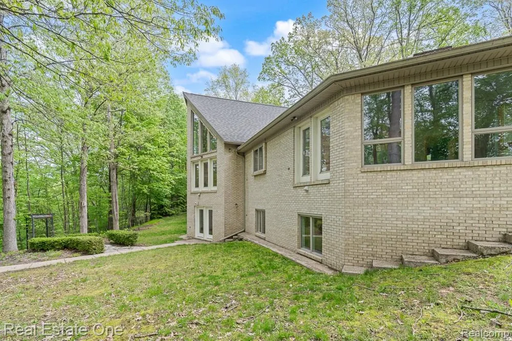 2670 Spring Grove Drive Genoa Township, MI 48114