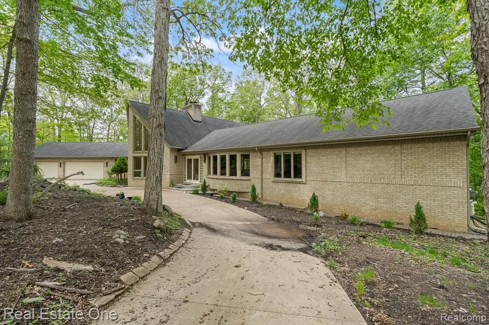2670 Spring Grove Drive Genoa Township, MI 48114