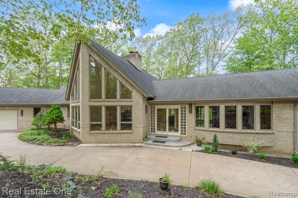 2670 Spring Grove Drive Genoa Township, MI 48114