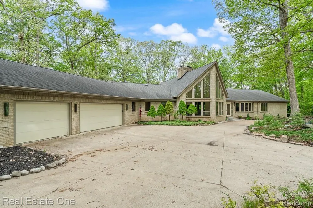 2670 Spring Grove Drive Genoa Township, MI 48114