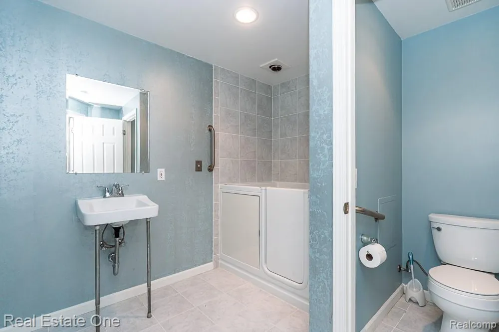 2670 Spring Grove Drive Genoa Township, MI 48114