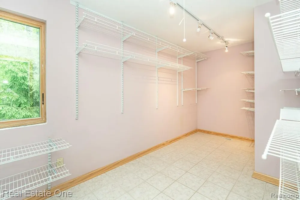 2670 Spring Grove Drive Genoa Township, MI 48114