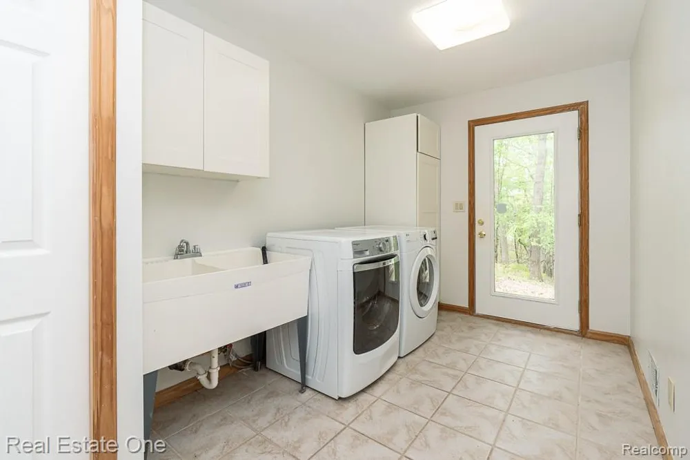 2670 Spring Grove Drive Genoa Township, MI 48114