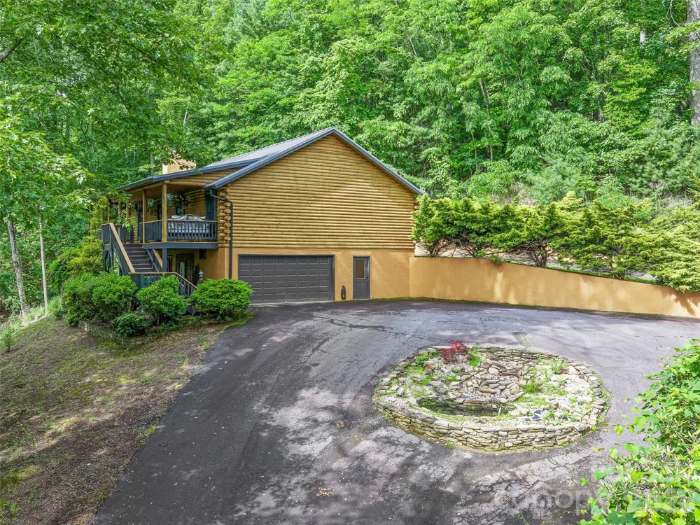 357 Rosewood Lane Burnsville, NC 28714