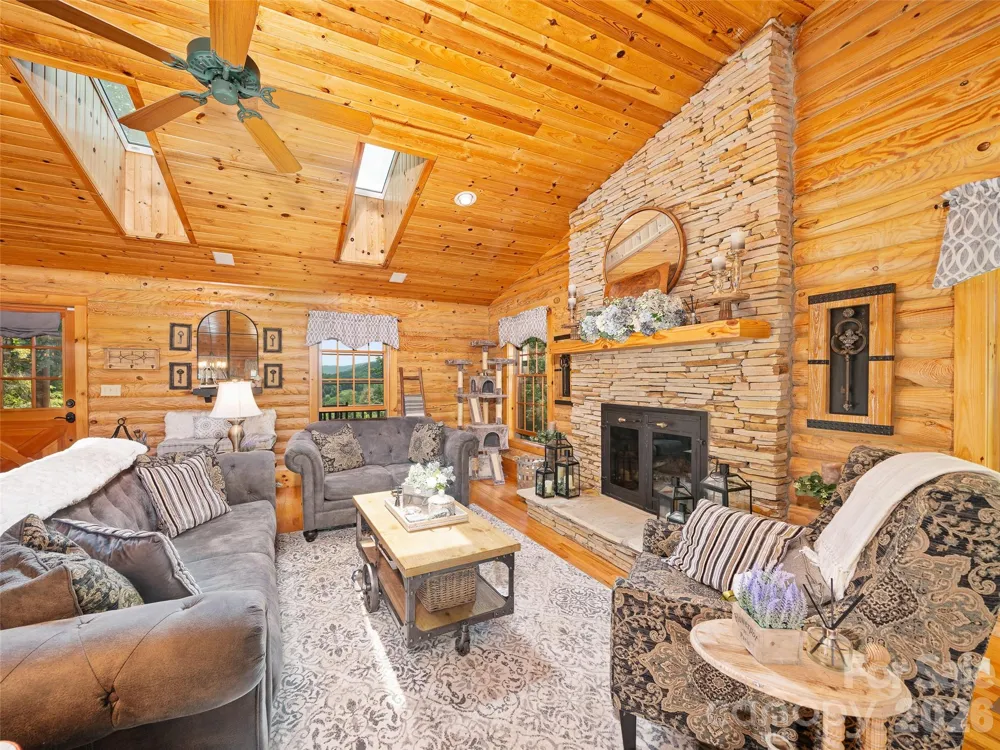 357 Rosewood Lane Burnsville, NC 28714