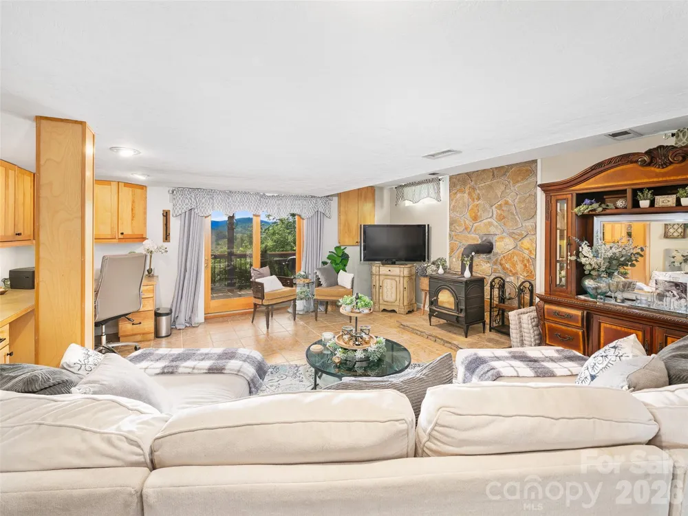 357 Rosewood Lane Burnsville, NC 28714