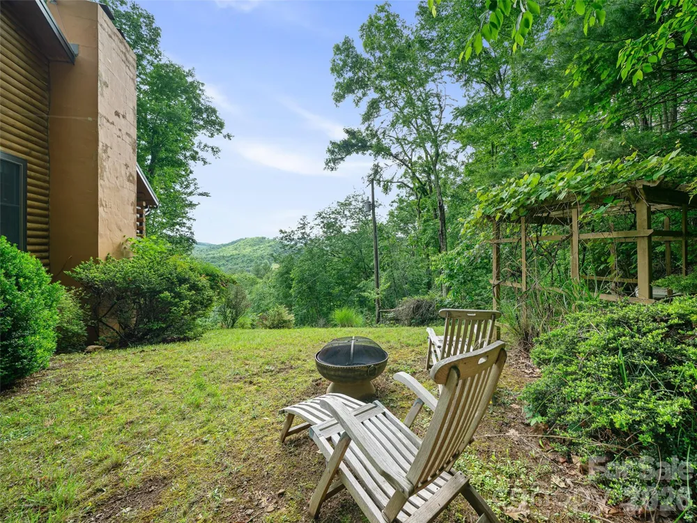 357 Rosewood Lane Burnsville, NC 28714