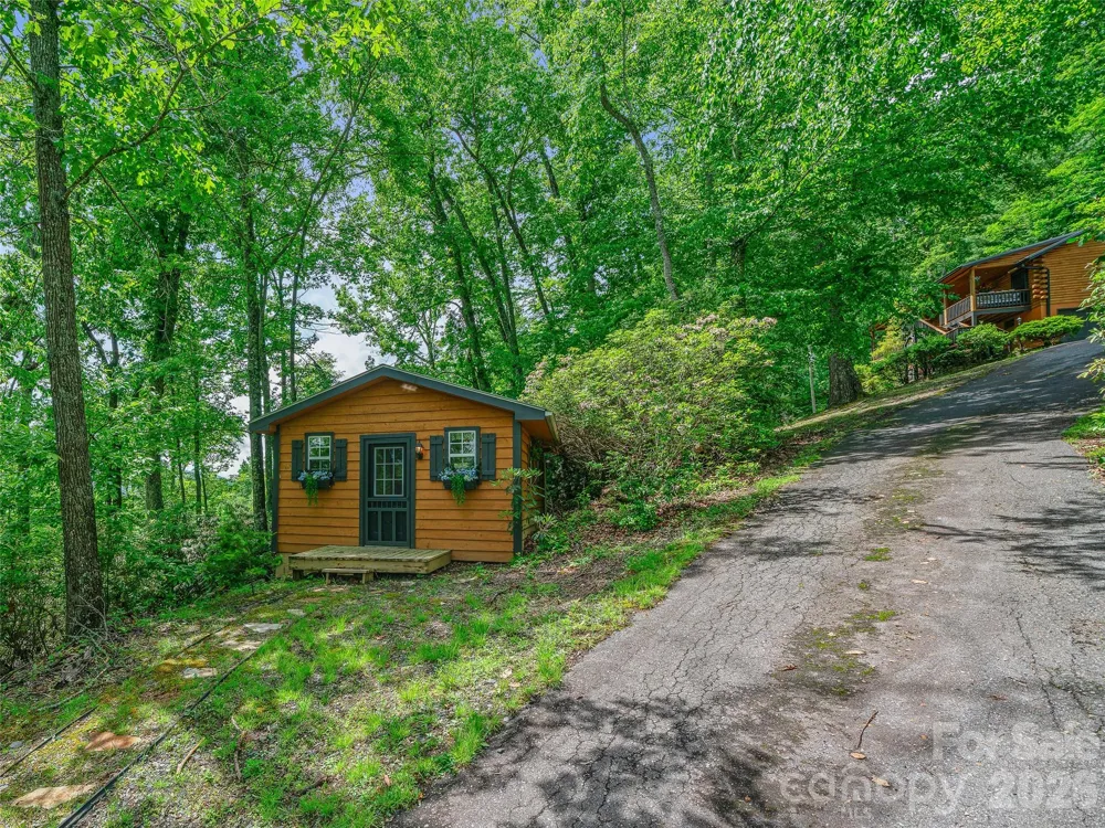 357 Rosewood Lane Burnsville, NC 28714