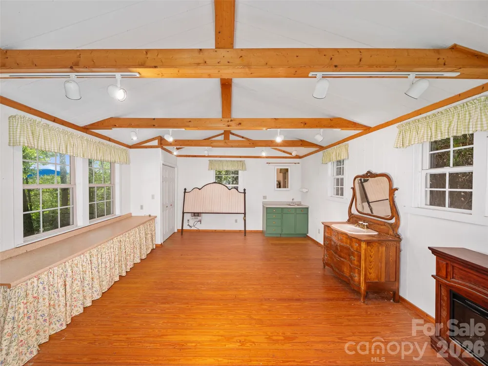 357 Rosewood Lane Burnsville, NC 28714