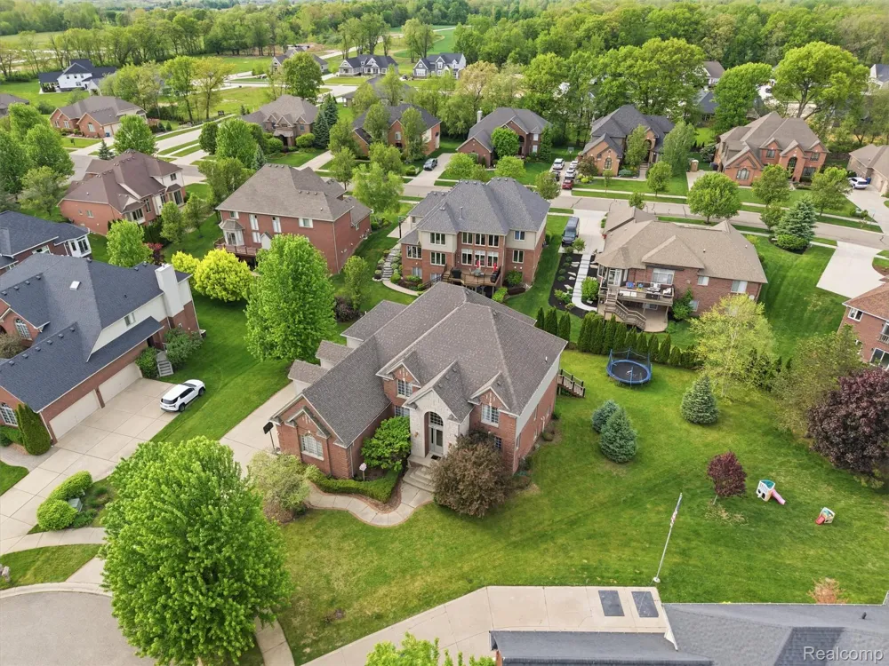 7305 Acadia Court Washington Township, MI 48095