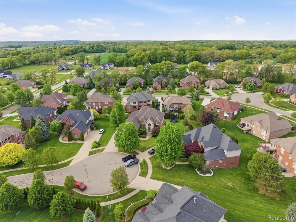 7305 Acadia Court Washington Township, MI 48095