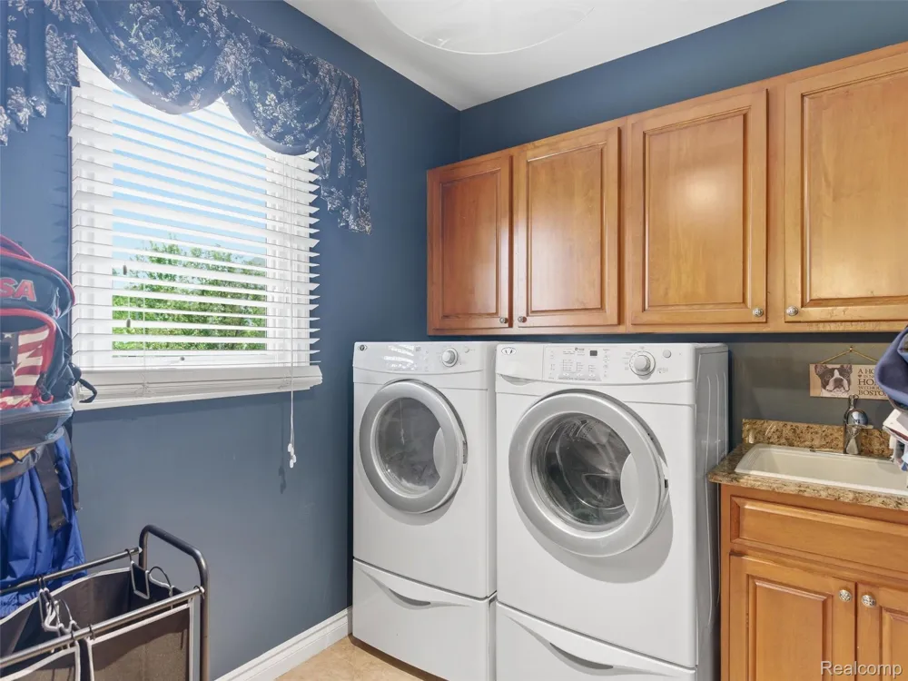 7305 Acadia Court Washington Township, MI 48095