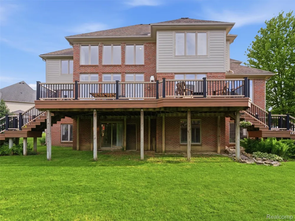 7305 Acadia Court Washington Township, MI 48095