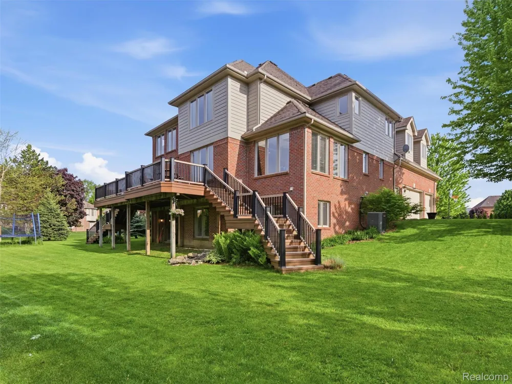 7305 Acadia Court Washington Township, MI 48095