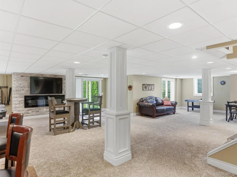 7305 Acadia Court Washington Township, MI 48095