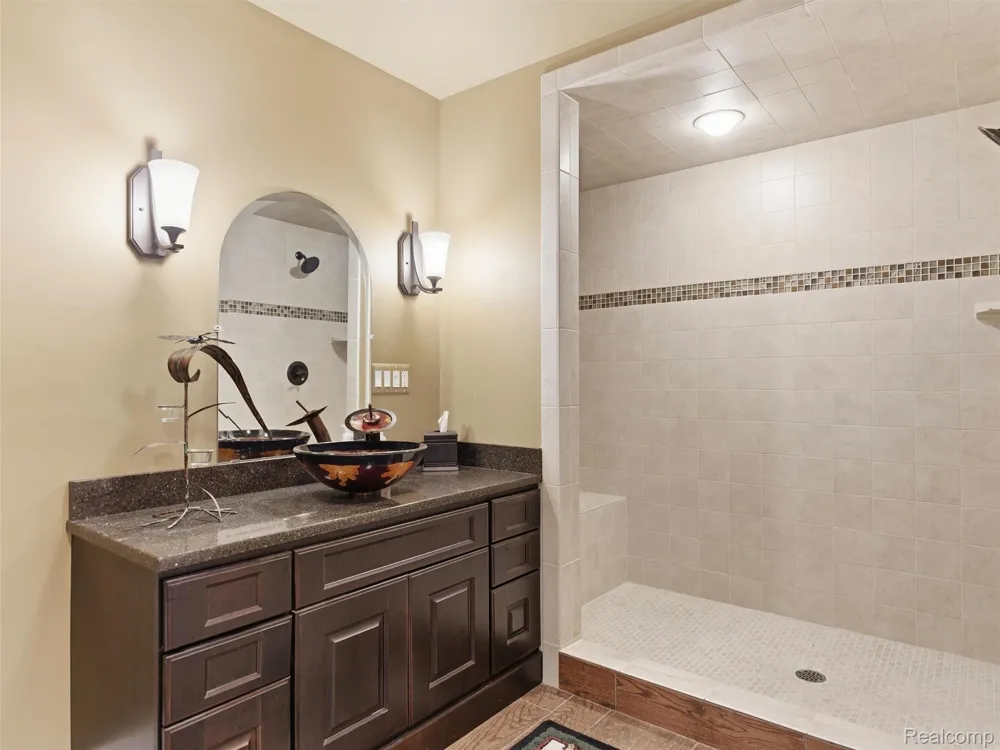 7305 Acadia Court Washington Township, MI 48095