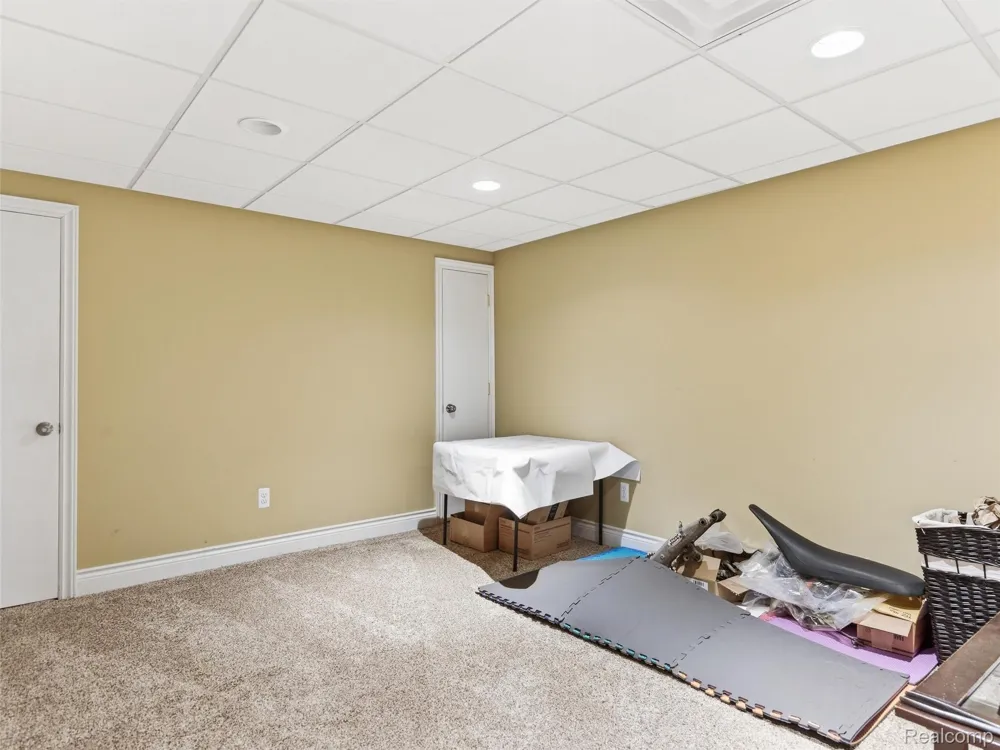 7305 Acadia Court Washington Township, MI 48095