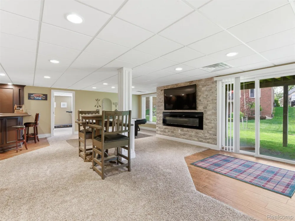 7305 Acadia Court Washington Township, MI 48095
