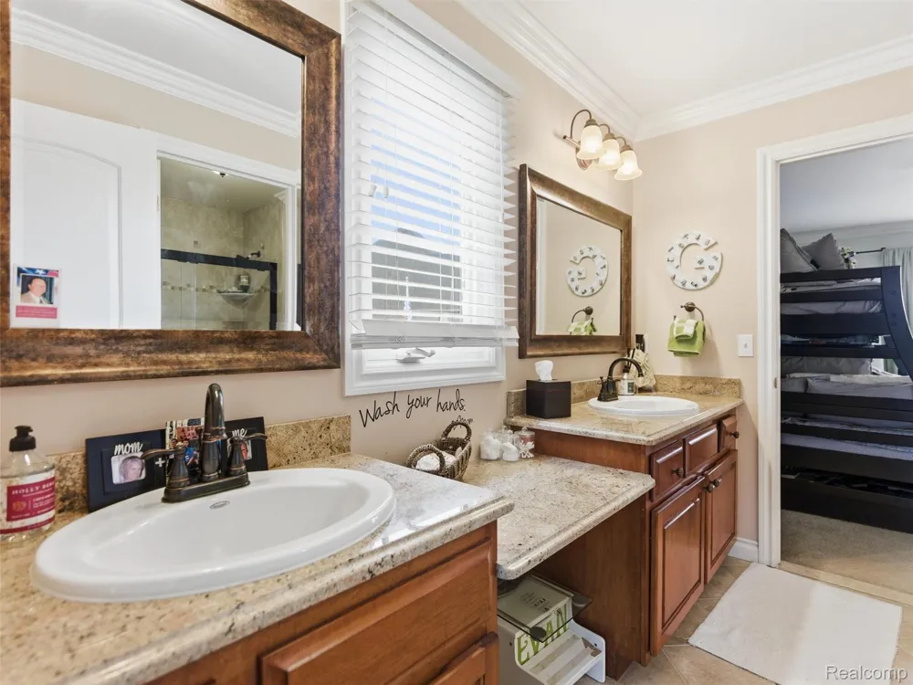 7305 Acadia Court Washington Township, MI 48095
