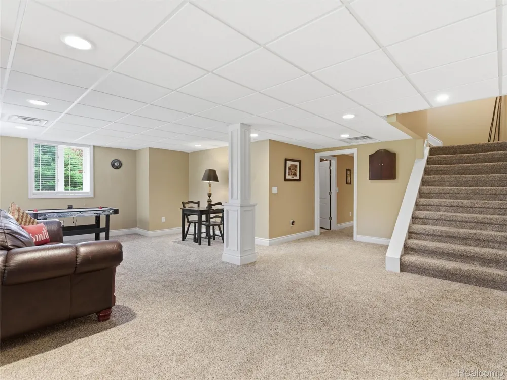 7305 Acadia Court Washington Township, MI 48095