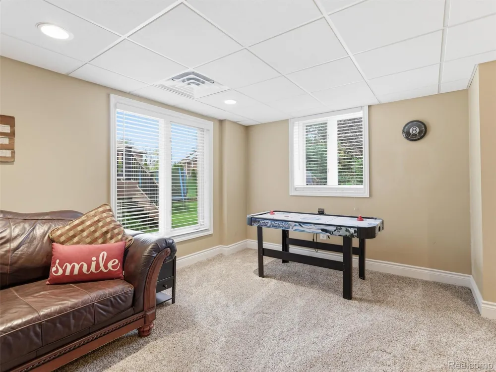 7305 Acadia Court Washington Township, MI 48095
