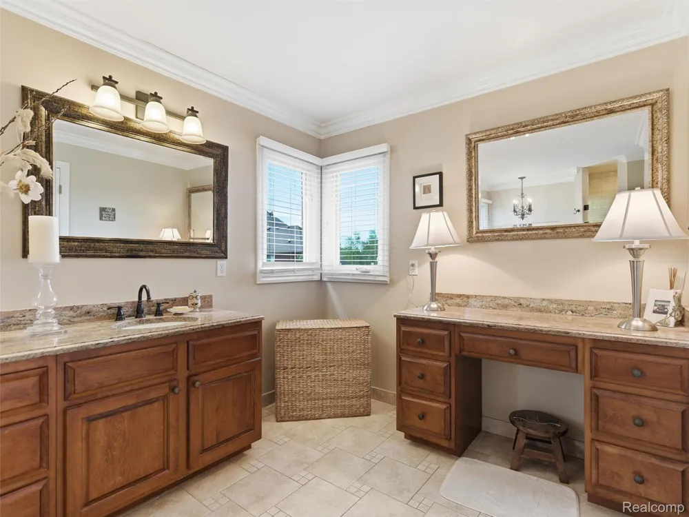 7305 Acadia Court Washington Township, MI 48095