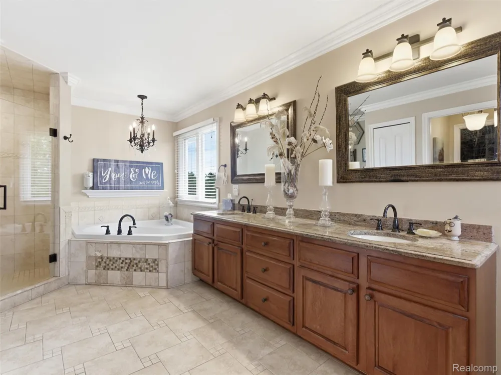 7305 Acadia Court Washington Township, MI 48095