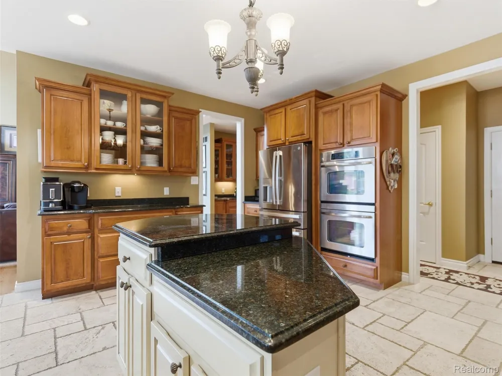 7305 Acadia Court Washington Township, MI 48095