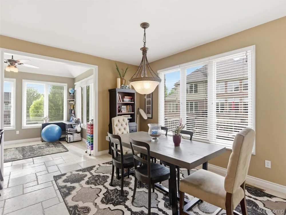 7305 Acadia Court Washington Township, MI 48095