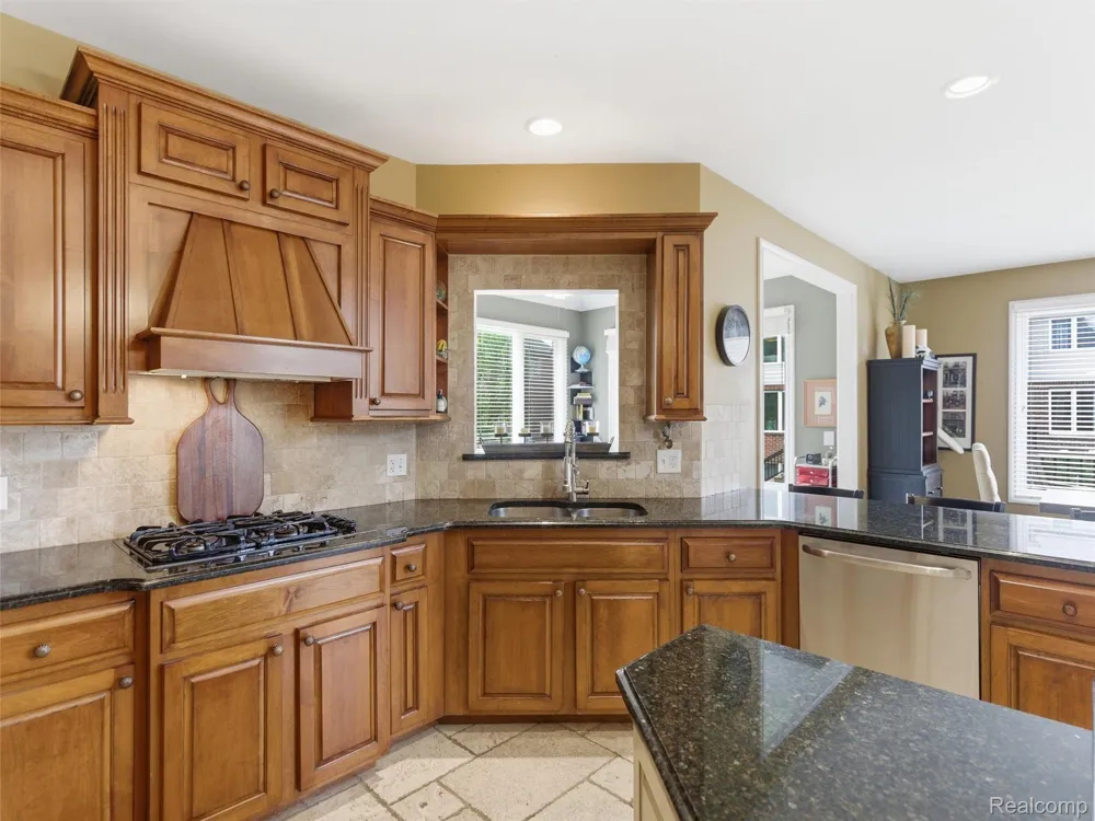 7305 Acadia Court Washington Township, MI 48095