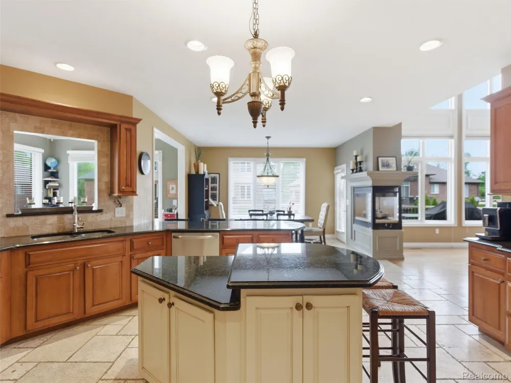 7305 Acadia Court Washington Township, MI 48095