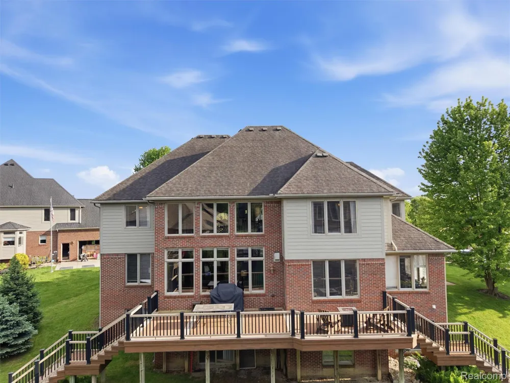 7305 Acadia Court Washington Township, MI 48095