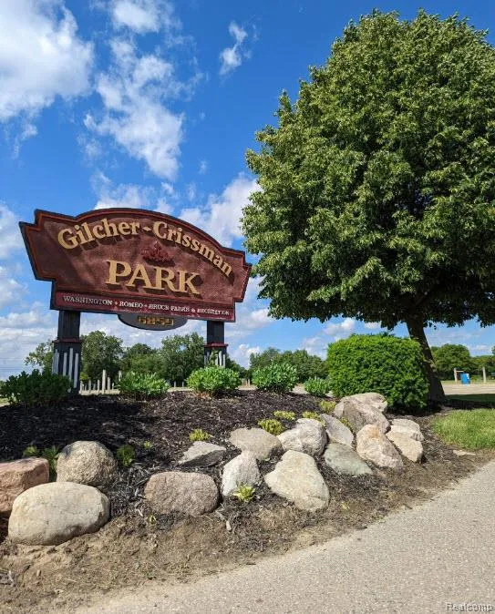 7305 Acadia Court Washington Township, MI 48095