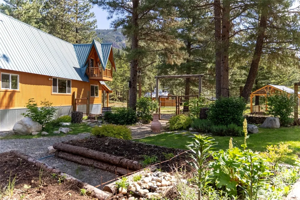 13 Littel Road Mazama, WA 98833