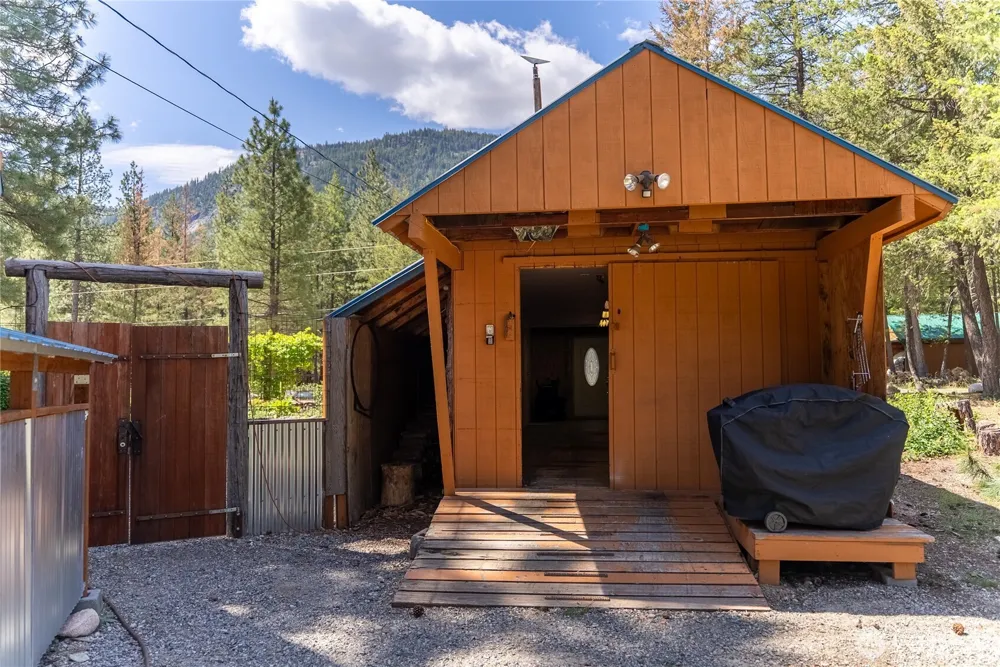 13 Littel Road Mazama, WA 98833