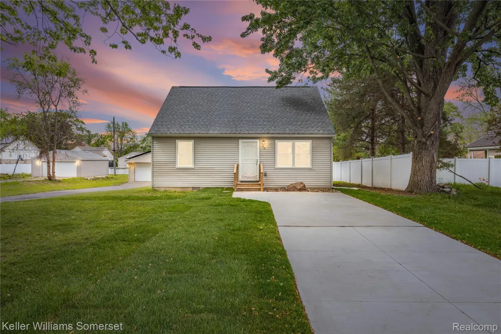 90 Tacoma Drive Troy City, MI 48084