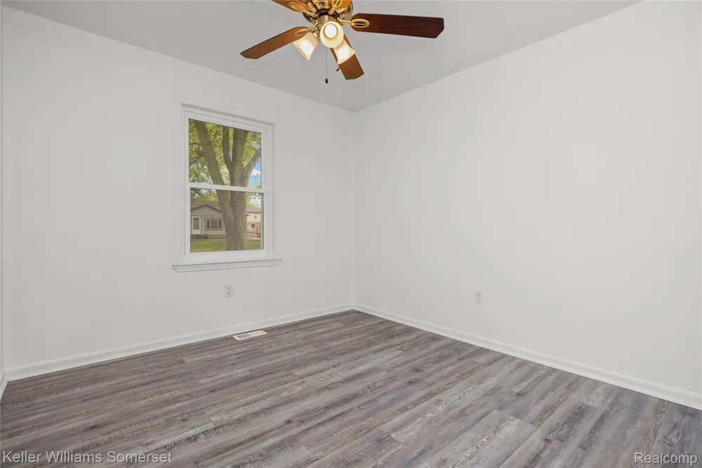 90 Tacoma Drive Troy City, MI 48084