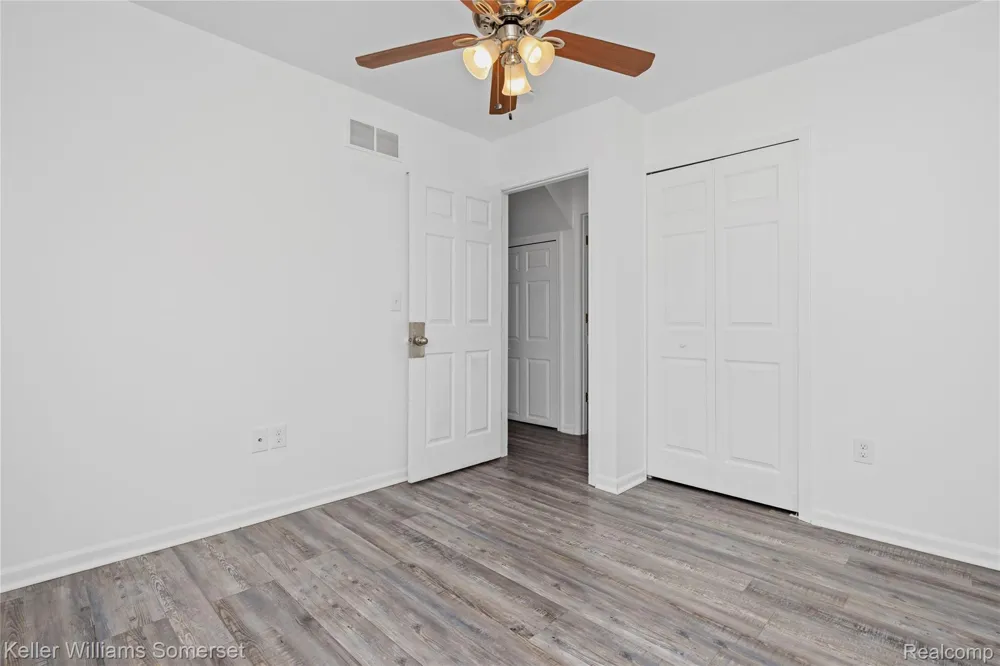 90 Tacoma Drive Troy City, MI 48084