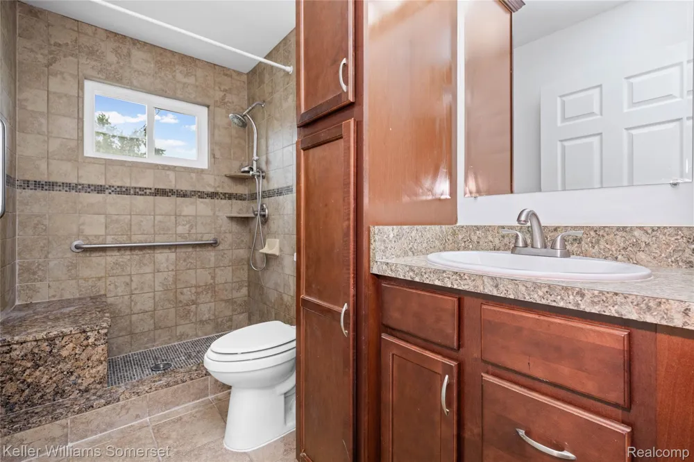 90 Tacoma Drive Troy City, MI 48084