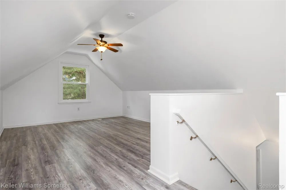 90 Tacoma Drive Troy City, MI 48084
