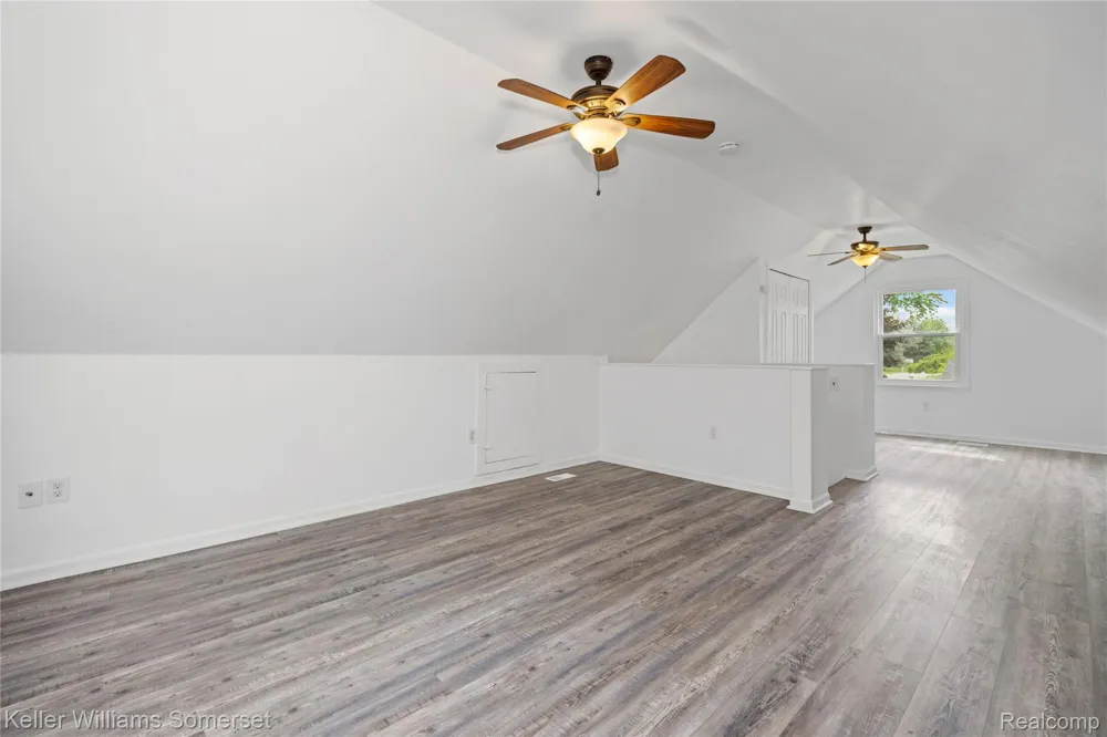 90 Tacoma Drive Troy City, MI 48084
