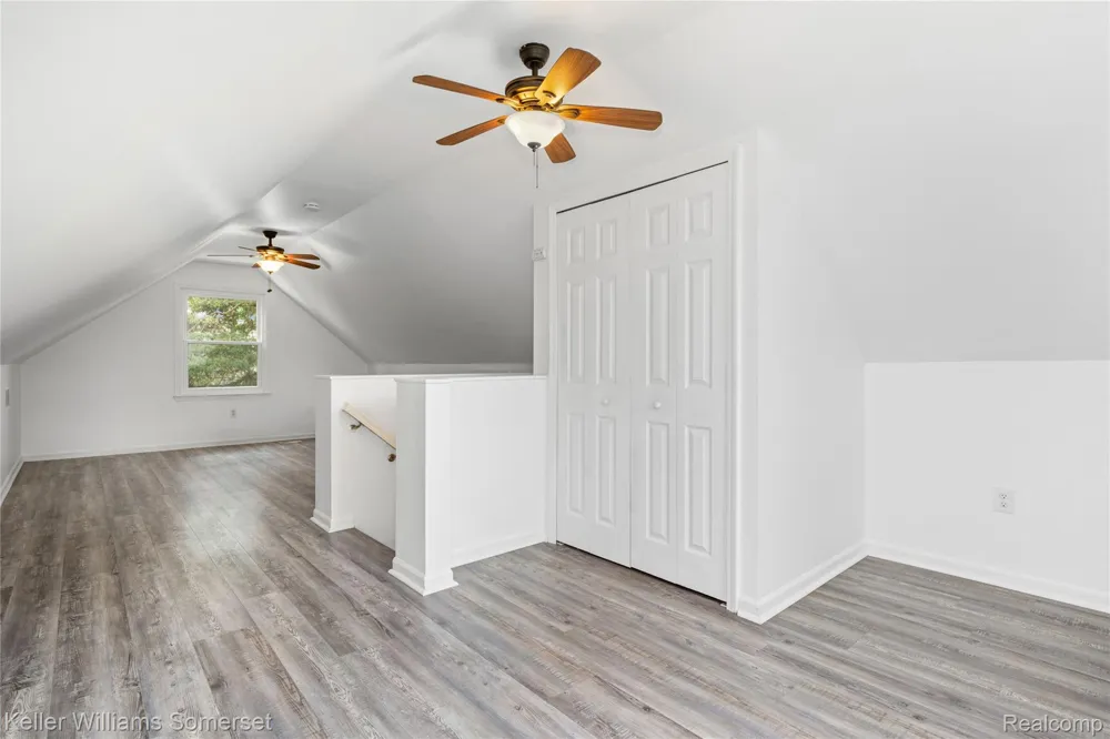 90 Tacoma Drive Troy City, MI 48084