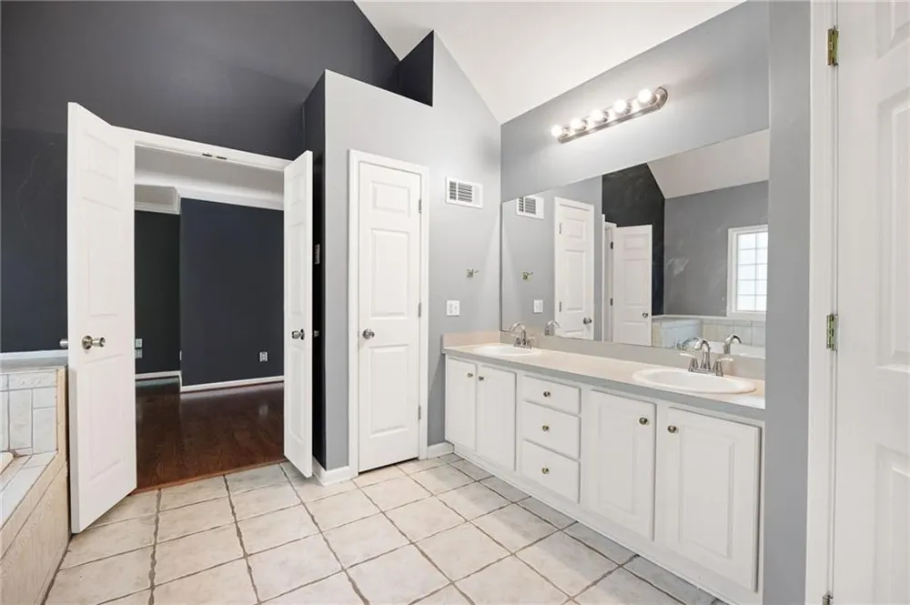 13 Royal Lake Drive SE Cartersville, GA 30120