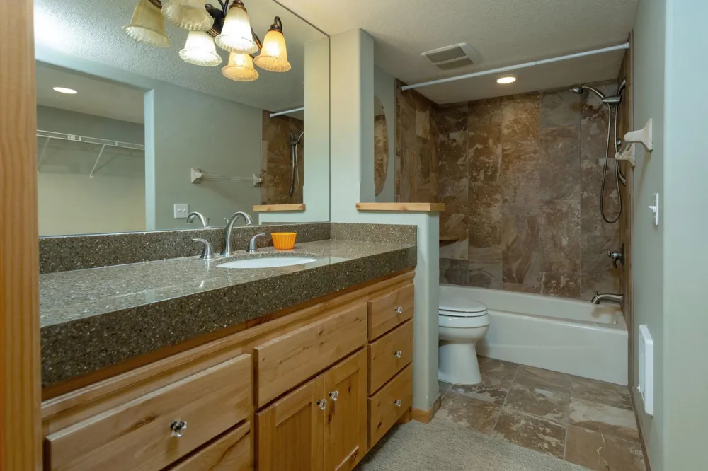 33497 Cobalt Circle NW Cambridge, MN 55008