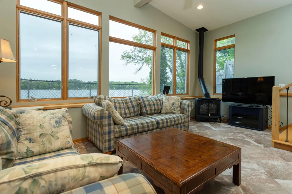 33497 Cobalt Circle NW Cambridge, MN 55008