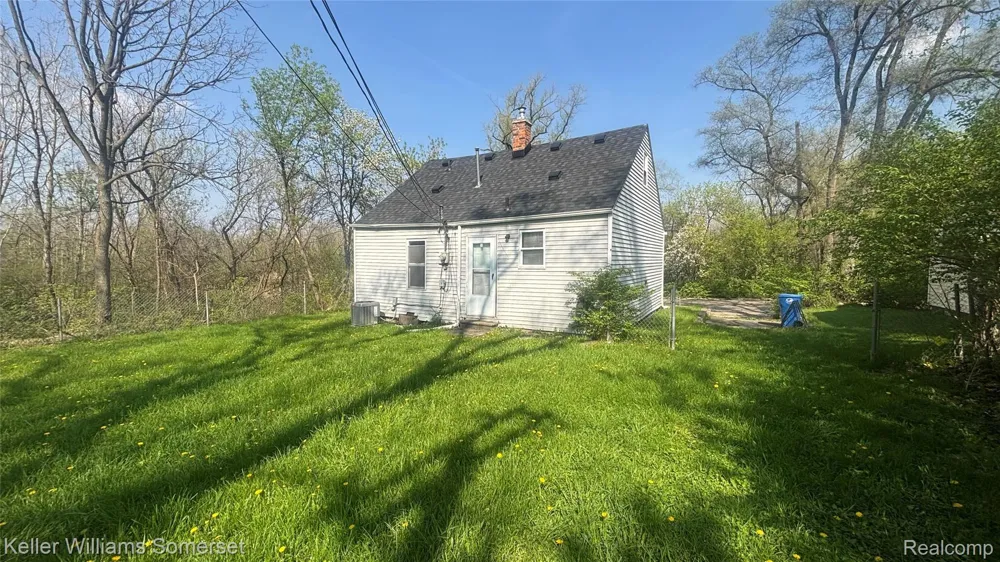 2118 Harriet Street Inkster City, MI 48141